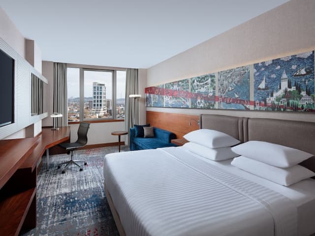 Deluxe Room, 1 King Bed, City View