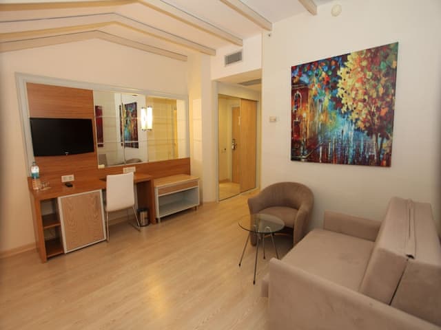 Family Room (Superior)