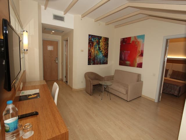 Family Room (Superior)