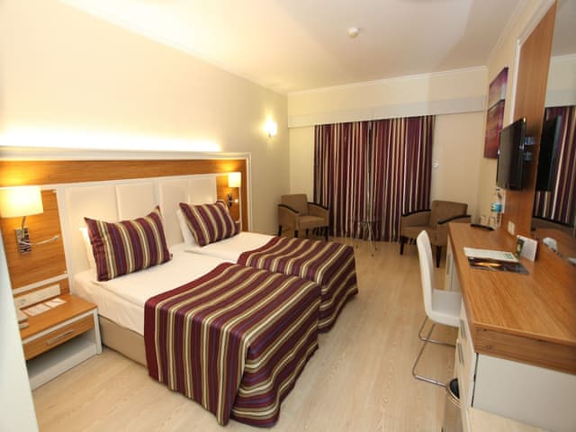 Superior Room (Partial Sea View)