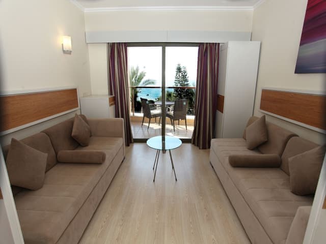 Family Room (Classic, Partial Sea View)