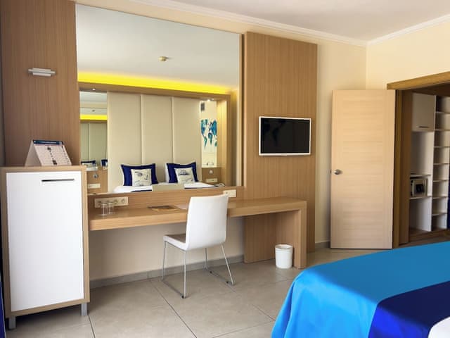 Family Room, Balcony (Classic, Partial Sea View,FZM)