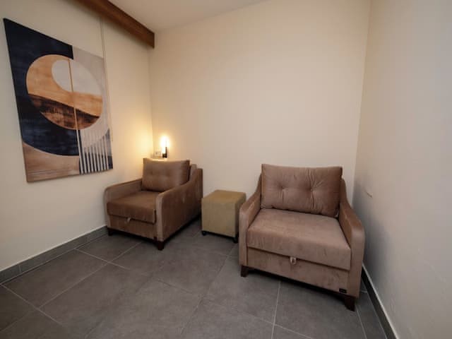 Family Room, Balcony (Classic,FZB)