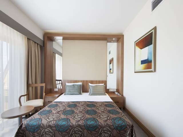 Family Room, Balcony (Classic,FZB)