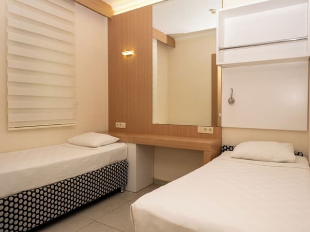 Family Room, Balcony (Classic,FZB)