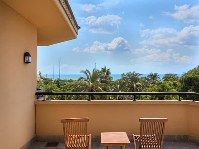 Hill Standard Sea View