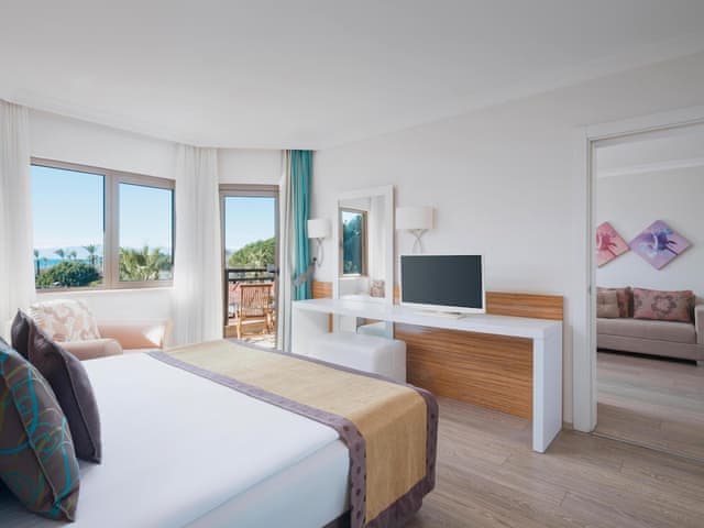 Aqua Family Suite Room