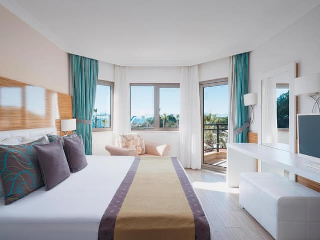 Aqua Family Suite Room