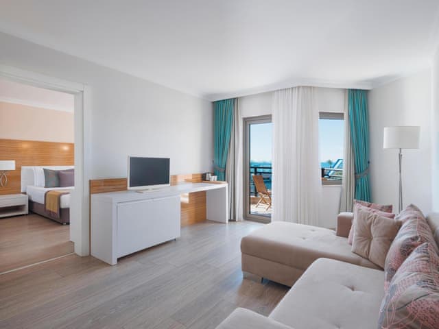 Aqua Family Suite Room