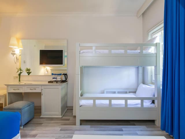 Standard Bunkbed Room