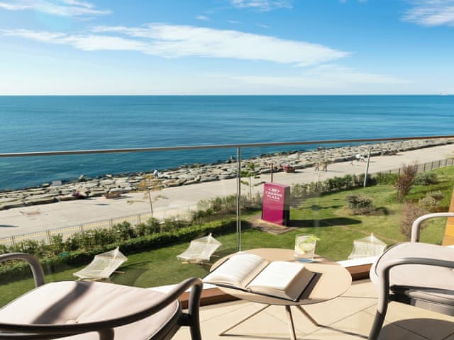 Junior Suite, 1 King Bed with Sofa bed, Sea View