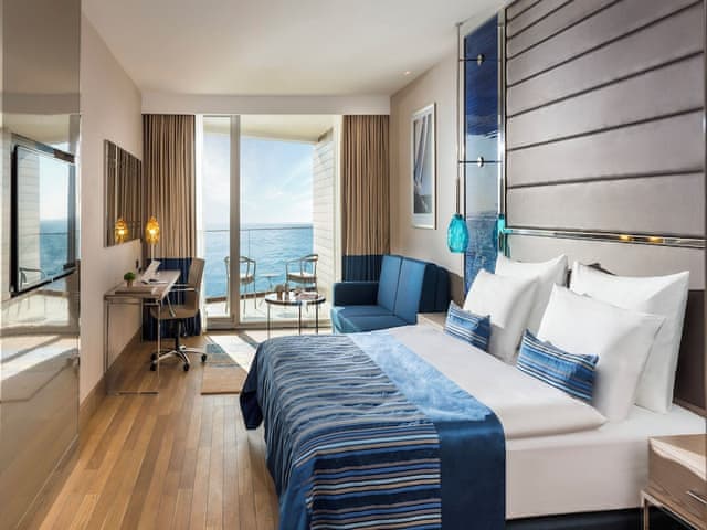 Junior Suite, 1 King Bed with Sofa bed, Sea View