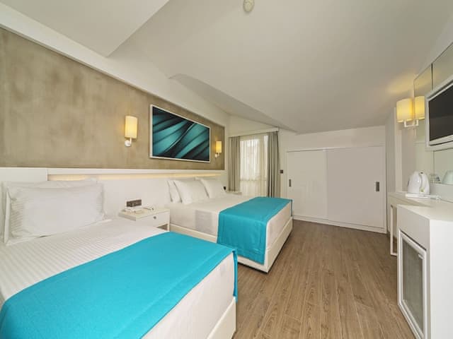 Standard Double or Twin Room, Partial Sea View