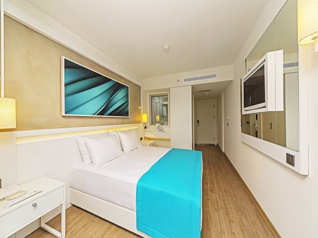 Standard Double or Twin Room, Partial Sea View