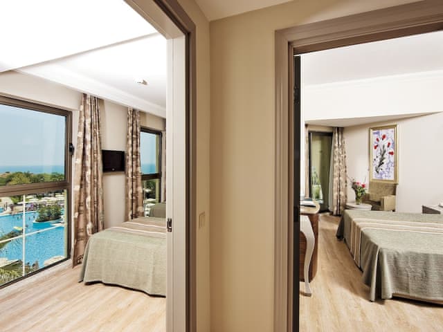 Family Room, 2 Bedrooms, Garden View