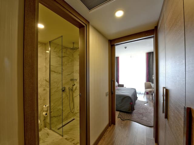 Family Room, 2 Bedrooms, Pool View