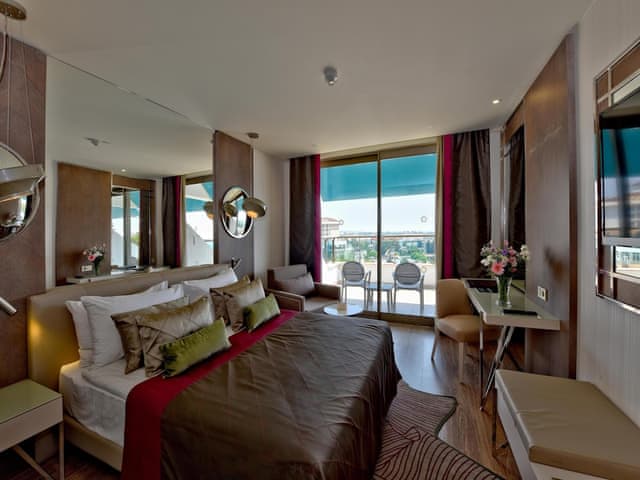 Family Room, 2 Bedrooms, Pool View