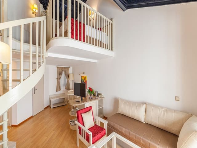 Club Duplex Family Room