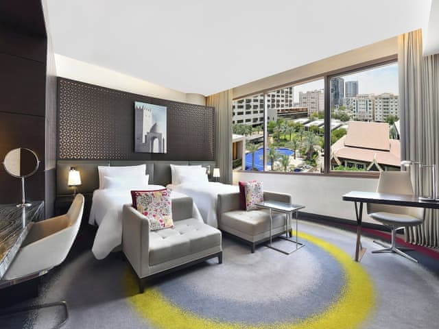 Deluxe Room, 2 Twin Beds, Pool View