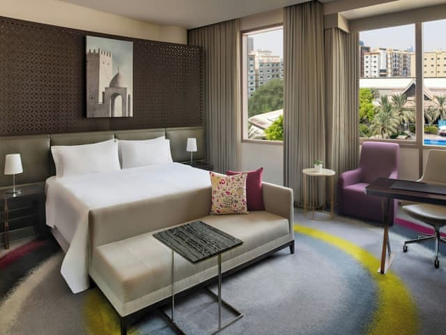 Deluxe Room, 1 King Bed, Pool View