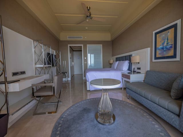 Deluxe Room, 1 King Bed, Sea View