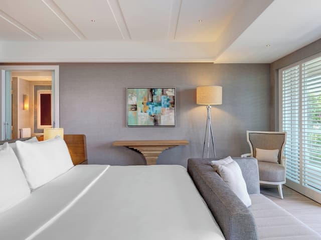 Deluxe Suite, 1 King Bed, Beachfront