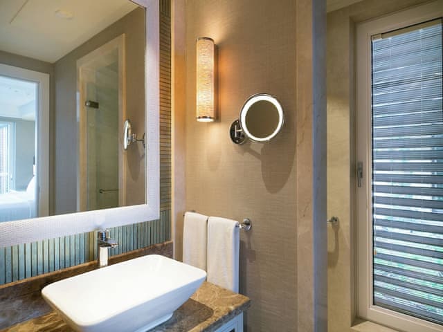 Deluxe Room, 1 King Bed, Hot Tub, Sea View