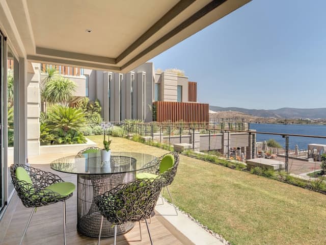 Suite, 1 Double Bed, Sea View (Balcony)