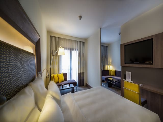 Junior Suite, 1 Queen Bed with Sofa bed