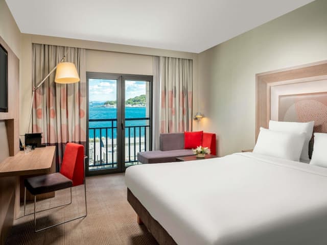 Executive Room, 1 Queen Bed with Sofa bed, Accessible, Sea View