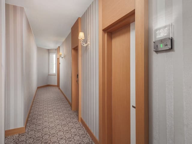 Comfort Room, 1 Queen Bed