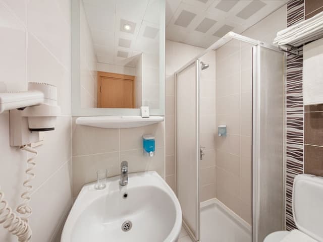 Comfort Room, 1 Queen Bed