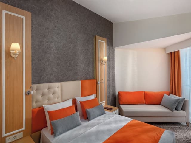 Family Room, 2 Bedrooms, Garden View
