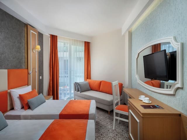 Comfort Room, Partial Sea View