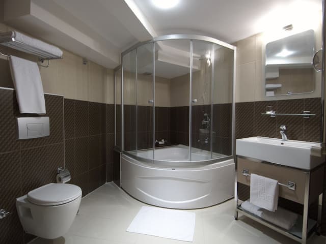 Suite, Jetted Tub