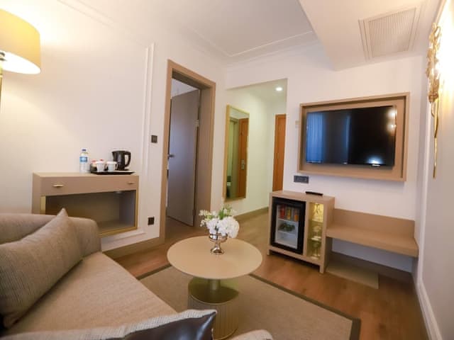 Suite, 1 Double Bed, Sea View