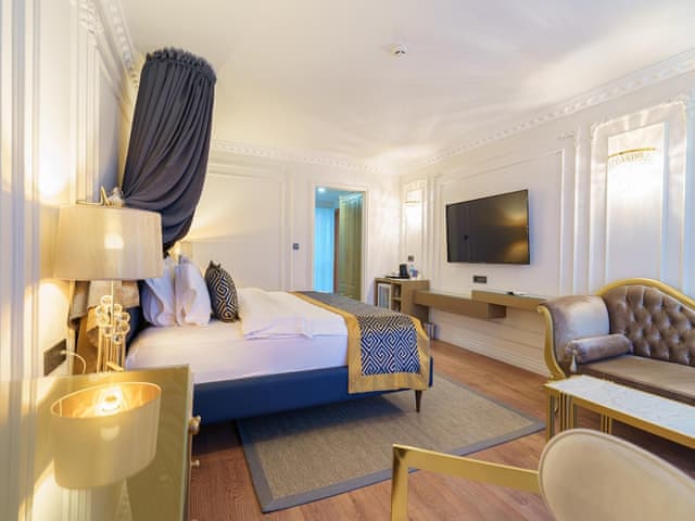 Superior Room, 1 King Bed, Sea View