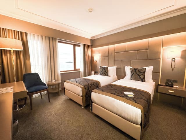 Room, 2 Twin Beds, Sea View