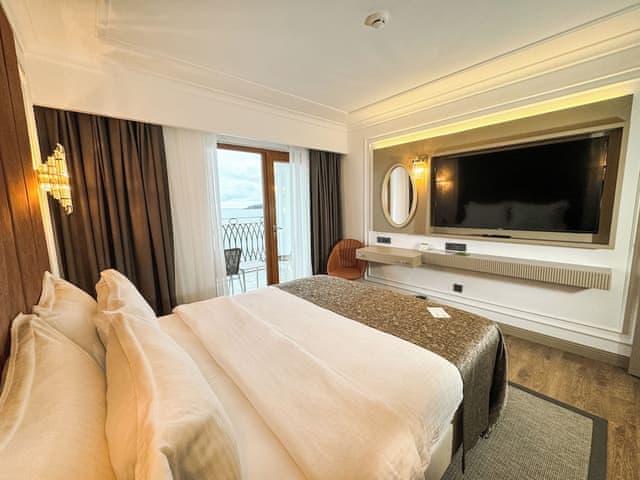 Suite, 1 Double Bed, Sea View
