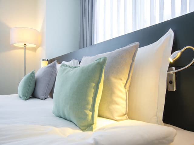 Standard Room (King)