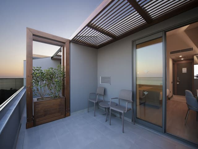 Superior Family Room 2 Bedroom