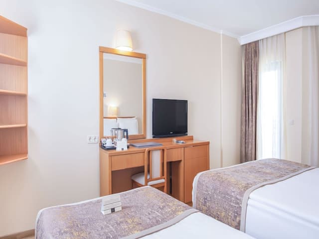 Standard Room, Partial Sea View