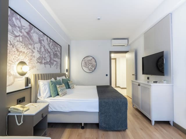 Family Room, 2 Bedrooms