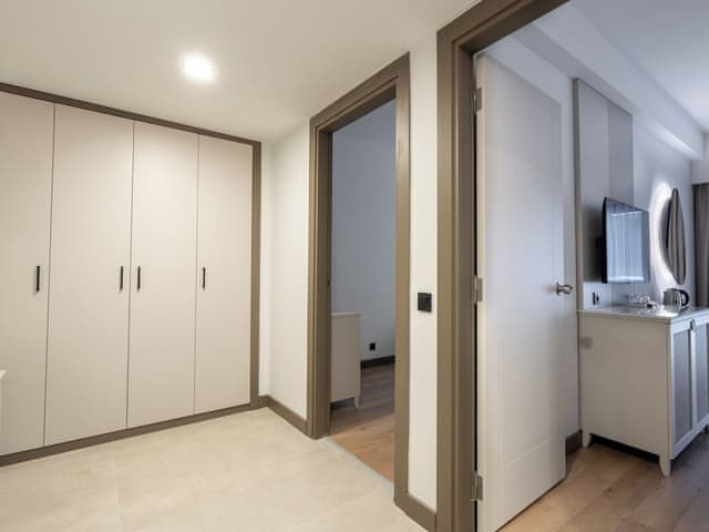 Family Room, 2 Bedrooms