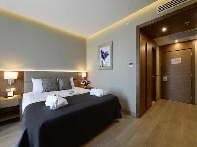 Standard Room, 1 Queen Bed, Balcony