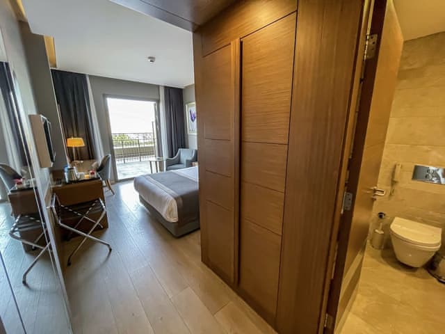 Standard Room, 1 Queen Bed, Balcony