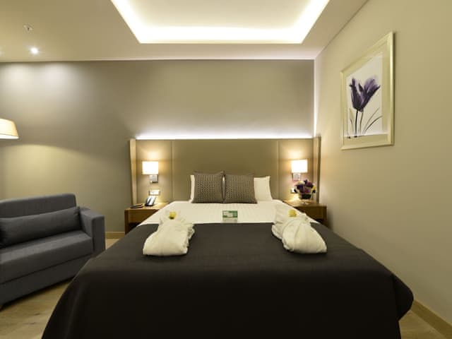 Standard Room, 1 Queen Bed, Smoking, City View