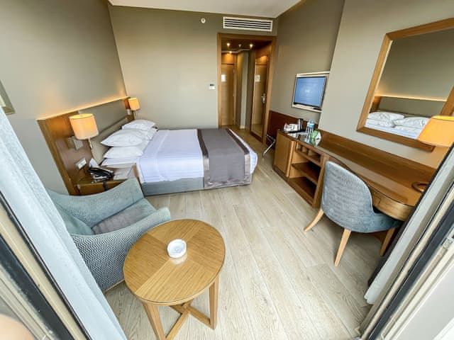 Standard Room, 1 Queen Bed, Balcony