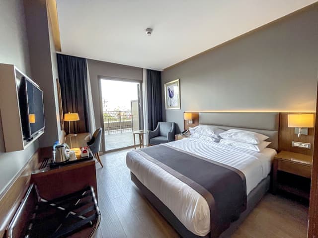 Standard Room, 1 Queen Bed, Balcony