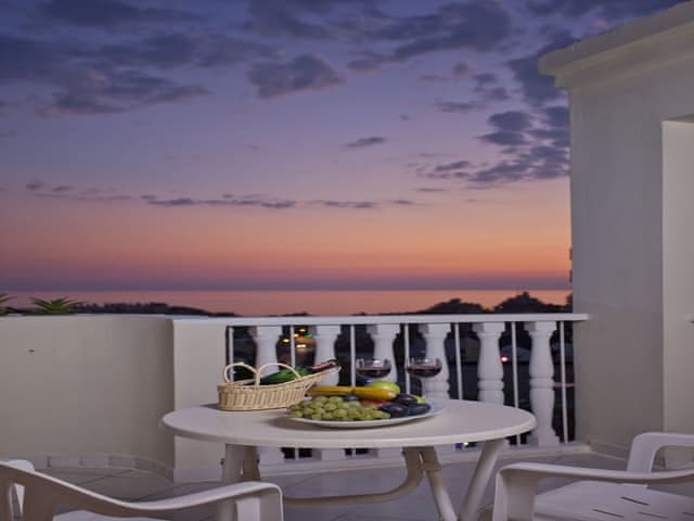 Family Room, 1 Bedroom